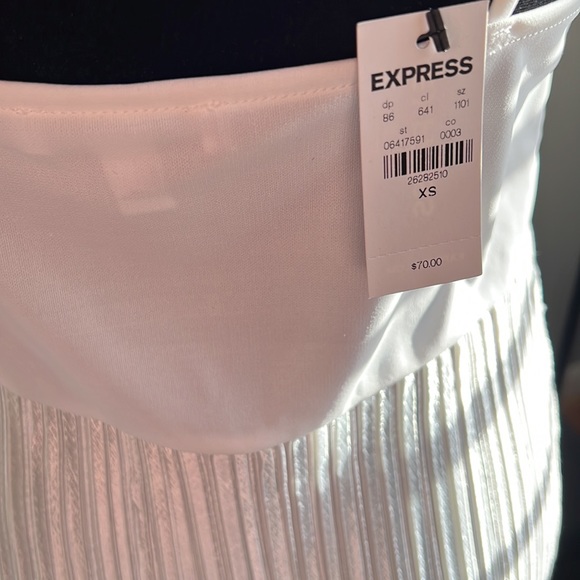 NWT! Express Lace Pleated Cami. White Ivory pearl color size XS - Picture 11 of 13